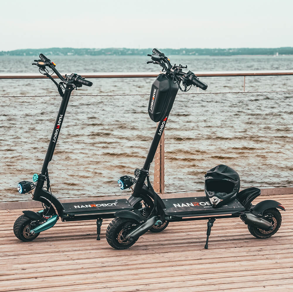 7 ACCESSOIRES INDISPENSABLES POUR LES CONDUCTEURS DE SCOOTER ÉLECTRIQUES